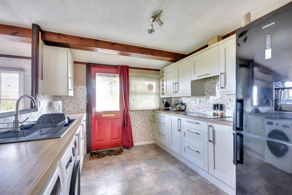 Kitchen_2.jpeg