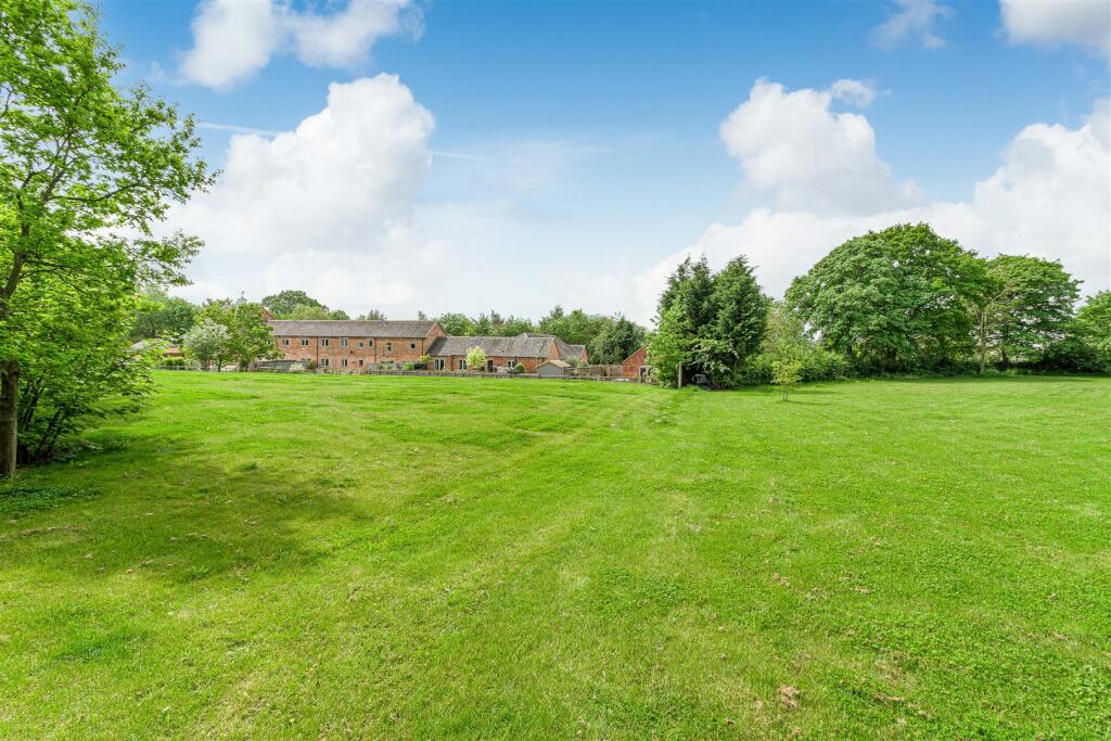 3 Poplars Yard, Shuttington