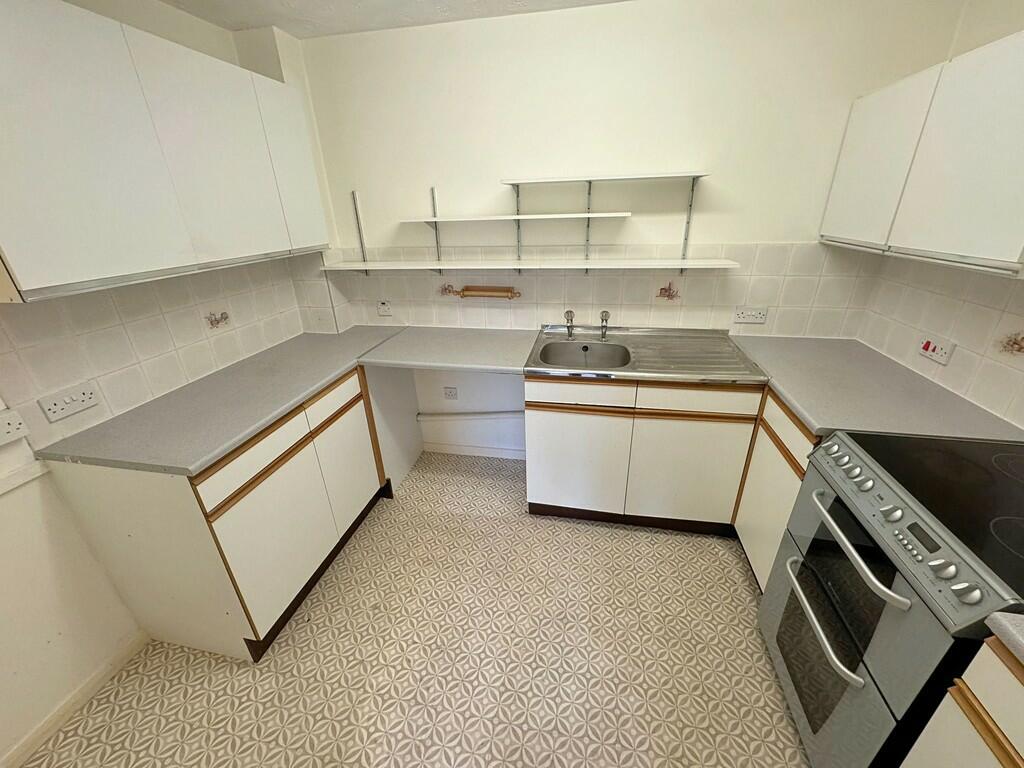Kitchen from Loun...