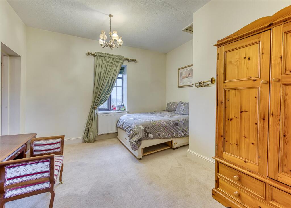 Hammerton House-bed2.jpg