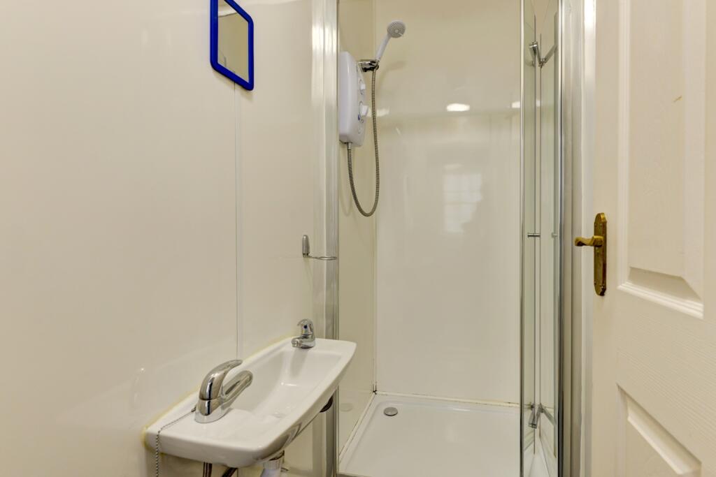 19 Ditchling Road Shower Room