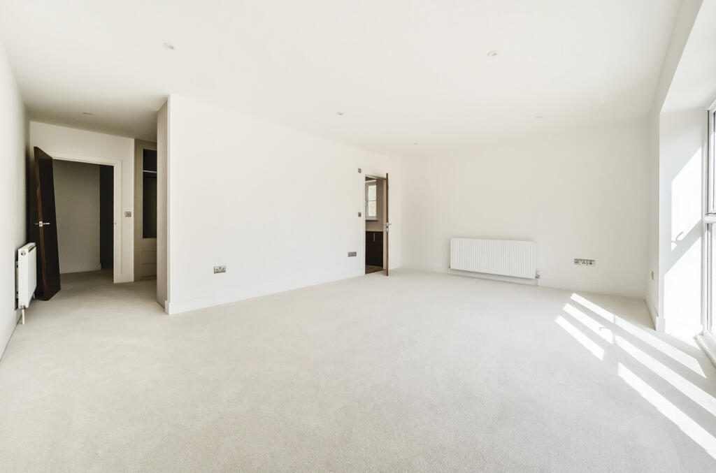 1295998-15-683042...