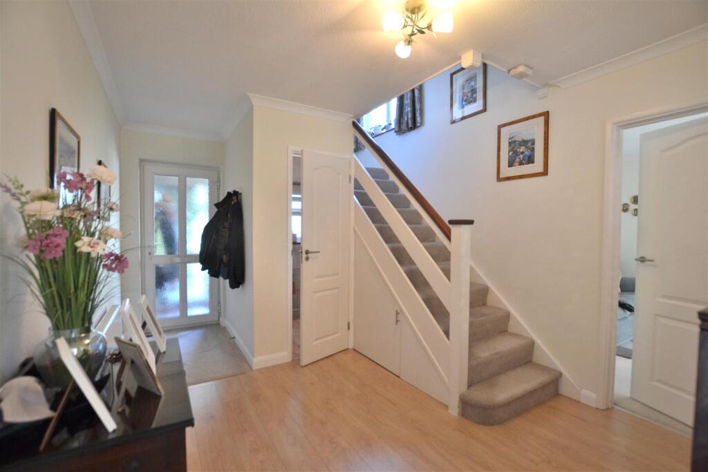 Entrance Hallway.JPG