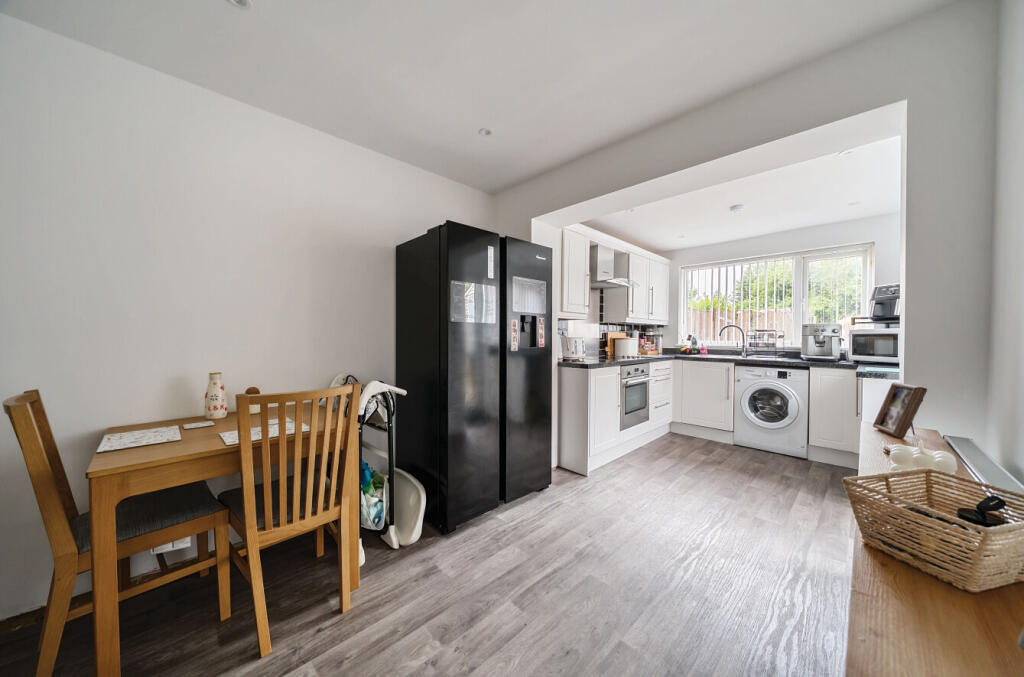 Kitchen / Dining Roo