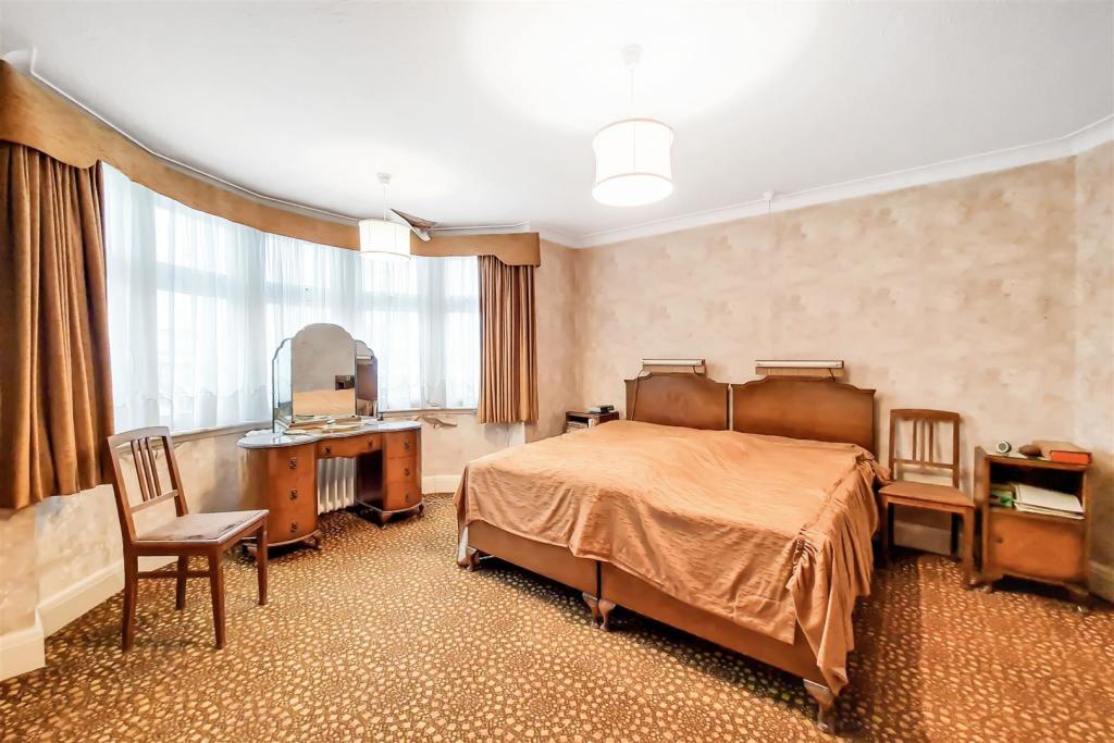 Bedroom 1.jpg