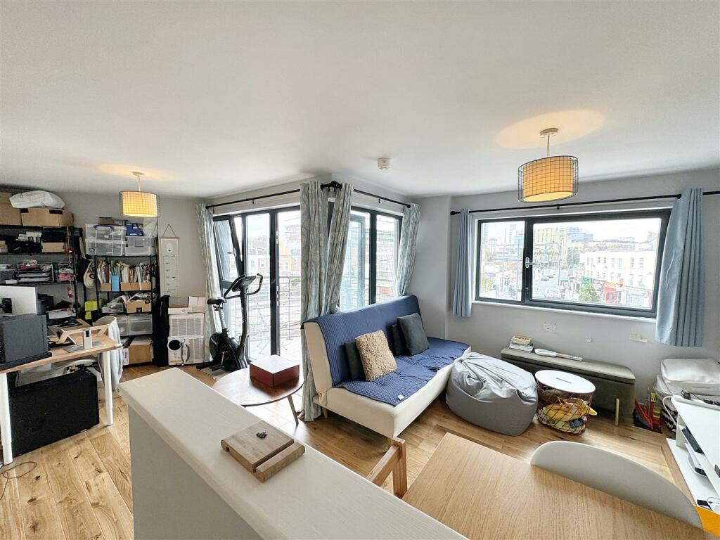 Open Plan Lounge/Kitchen