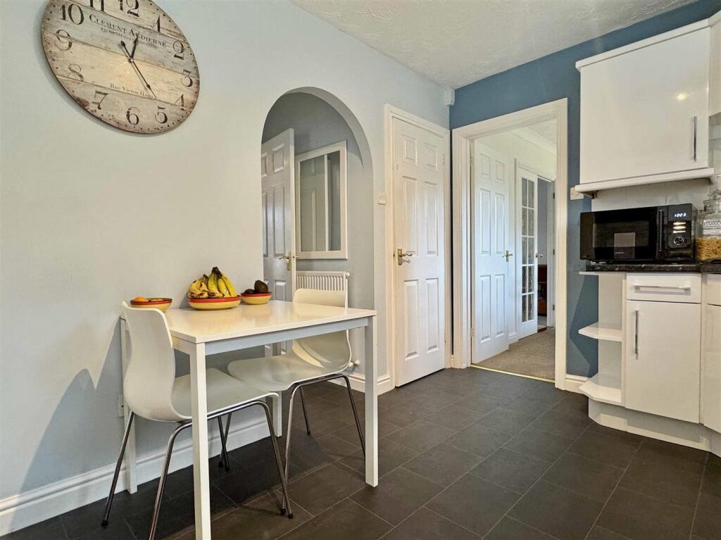 Breakfast Area.jpg