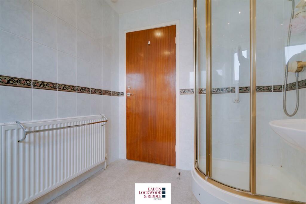 Bathroom 2.jpg