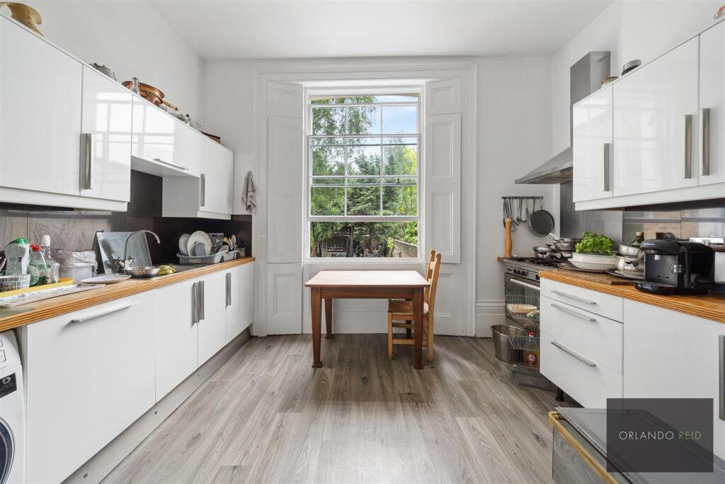 14 Albert Square SW8 1BT-5.jpg