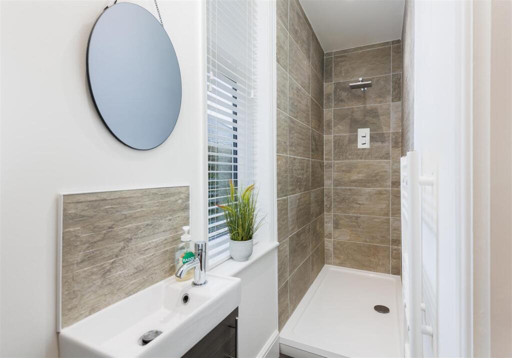 Ensuite to Bedroom 1