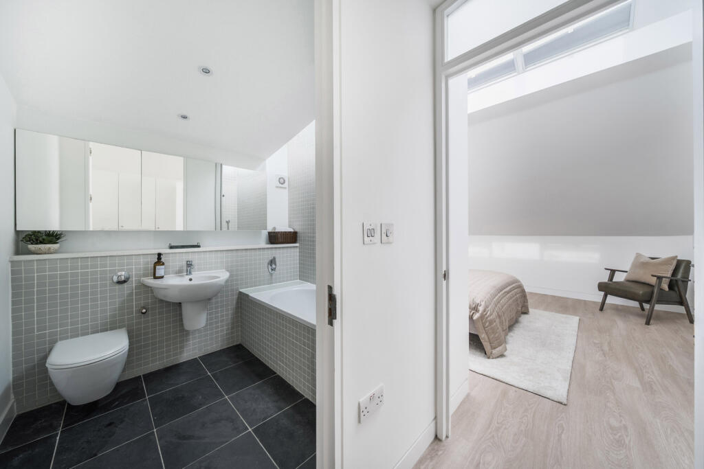 1359008-13-68dd07...