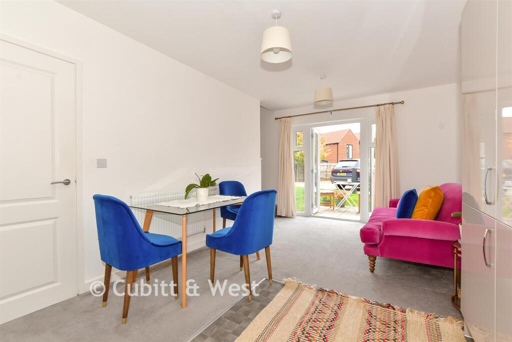 Lounge/ Kitchen