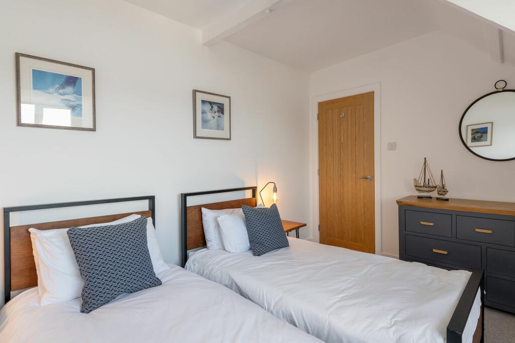 2A River View, Kingswear, Bedroom 2