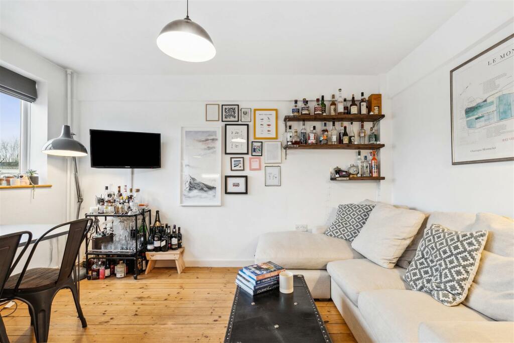 Flat 41 Sandhurst Court, Acre Lane, Brixton, SW2-5