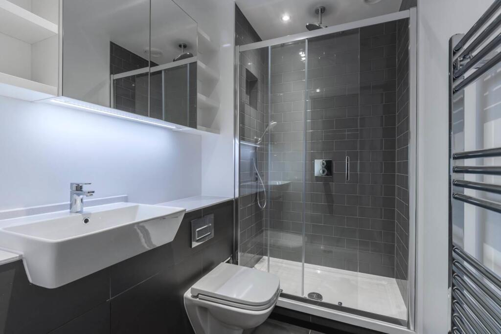En-Suite Bathroom