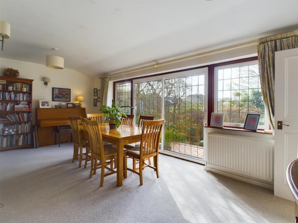 dining room 1 .jpg
