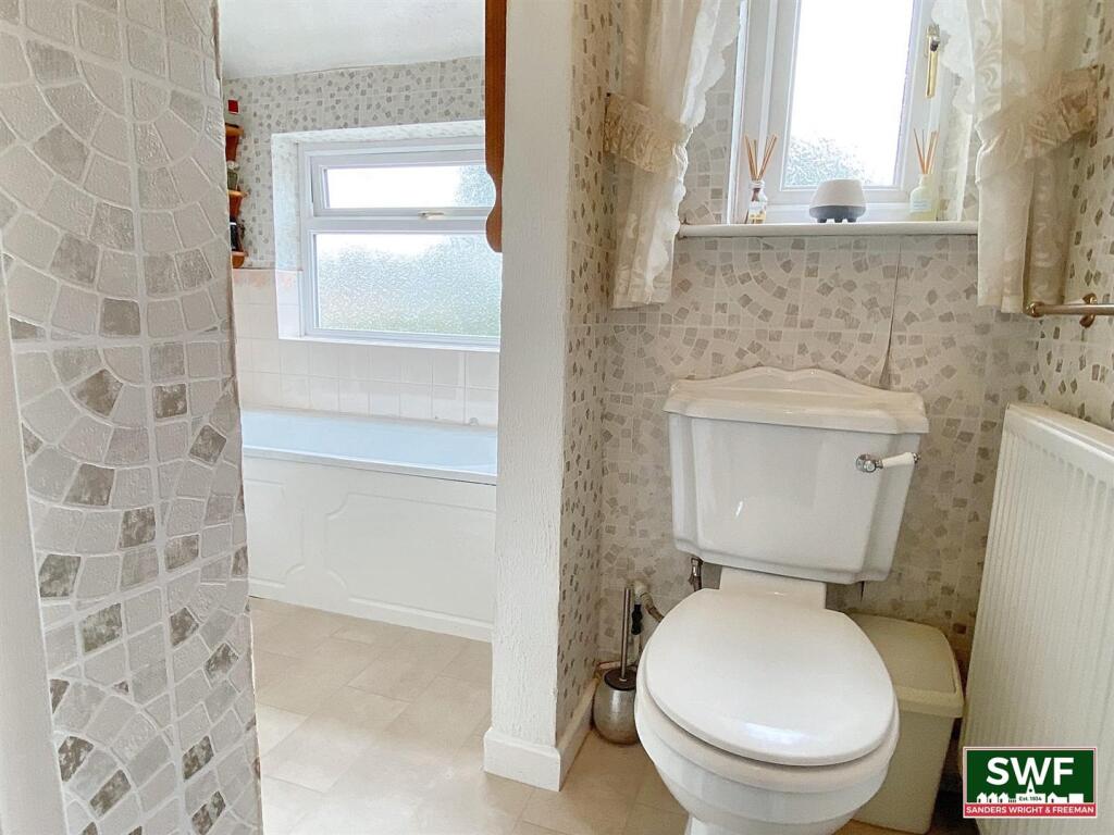 Bathroom3.jpg