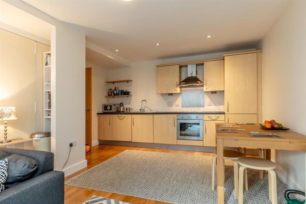 Hamilton Court, Bristol Dining Kitchen.jpg