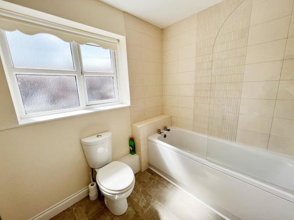 Bathroom pic 2.jpg