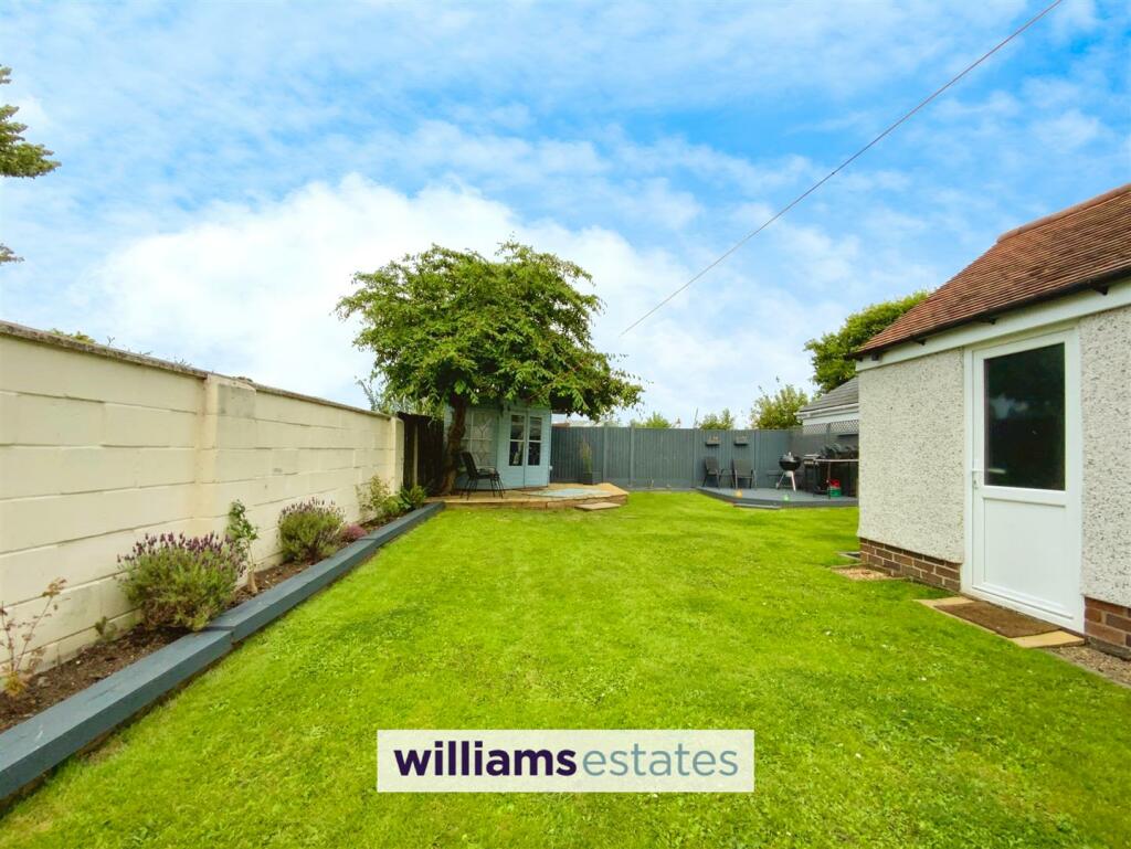 rear enclosed garden