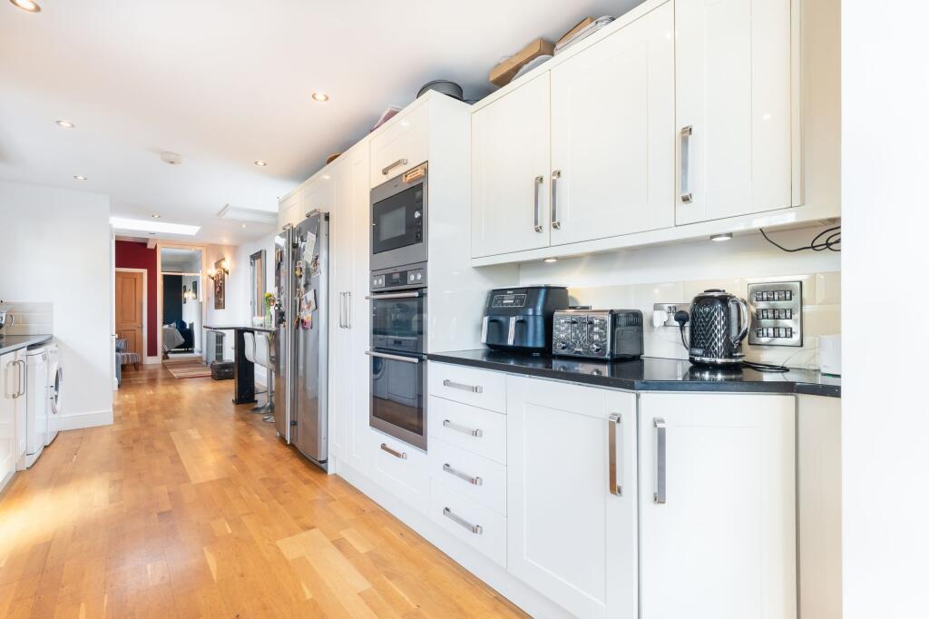 Well equipped Kitchen