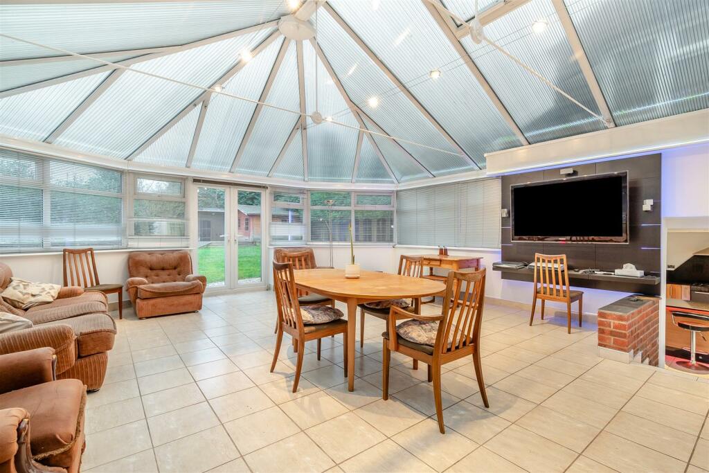 8582899-interior17.jpg