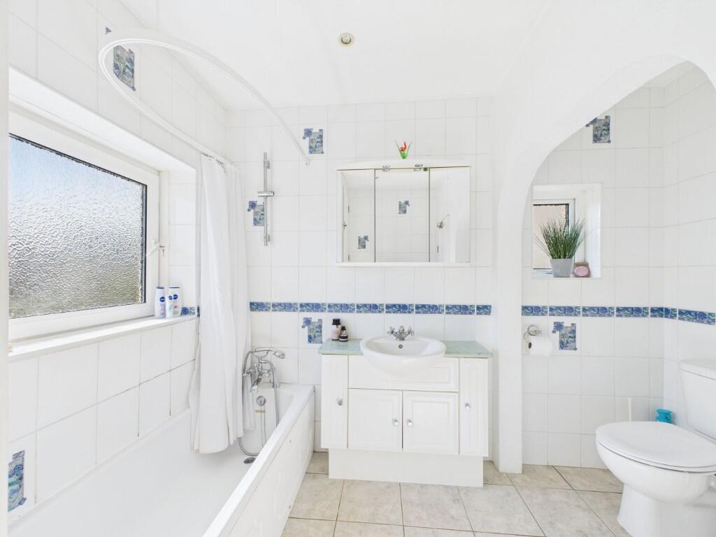 FAMILY BATHROOM