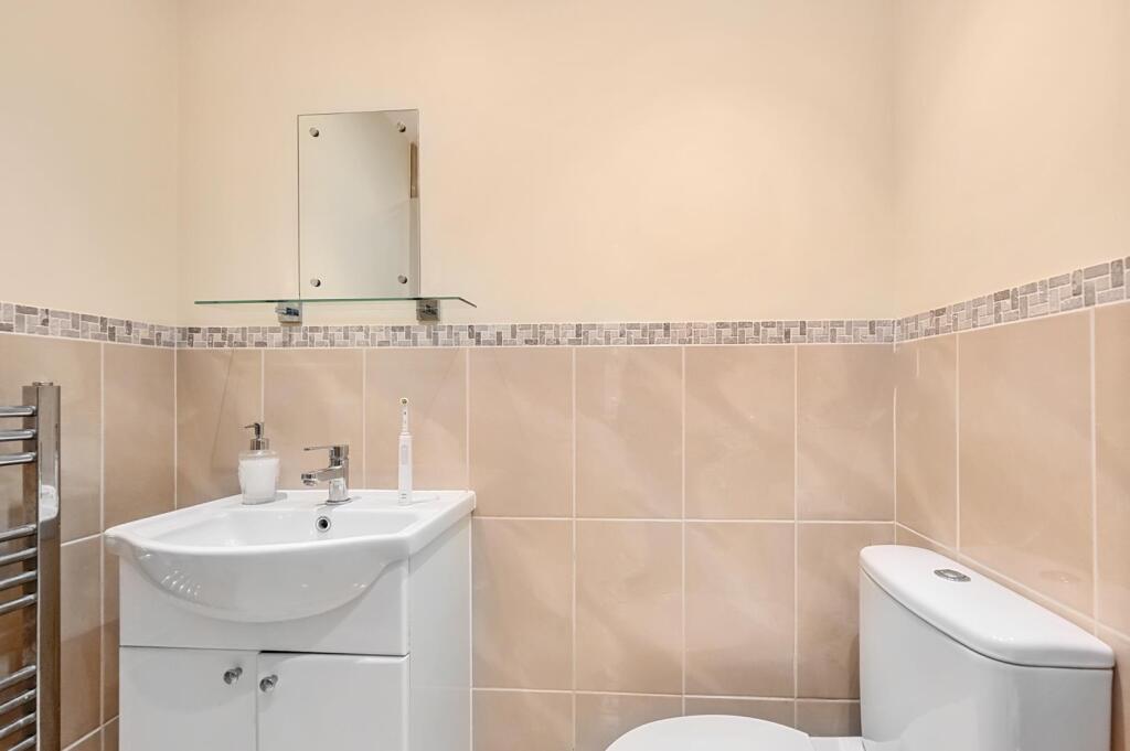 Tickham Cottage ME90HS (35).jpg