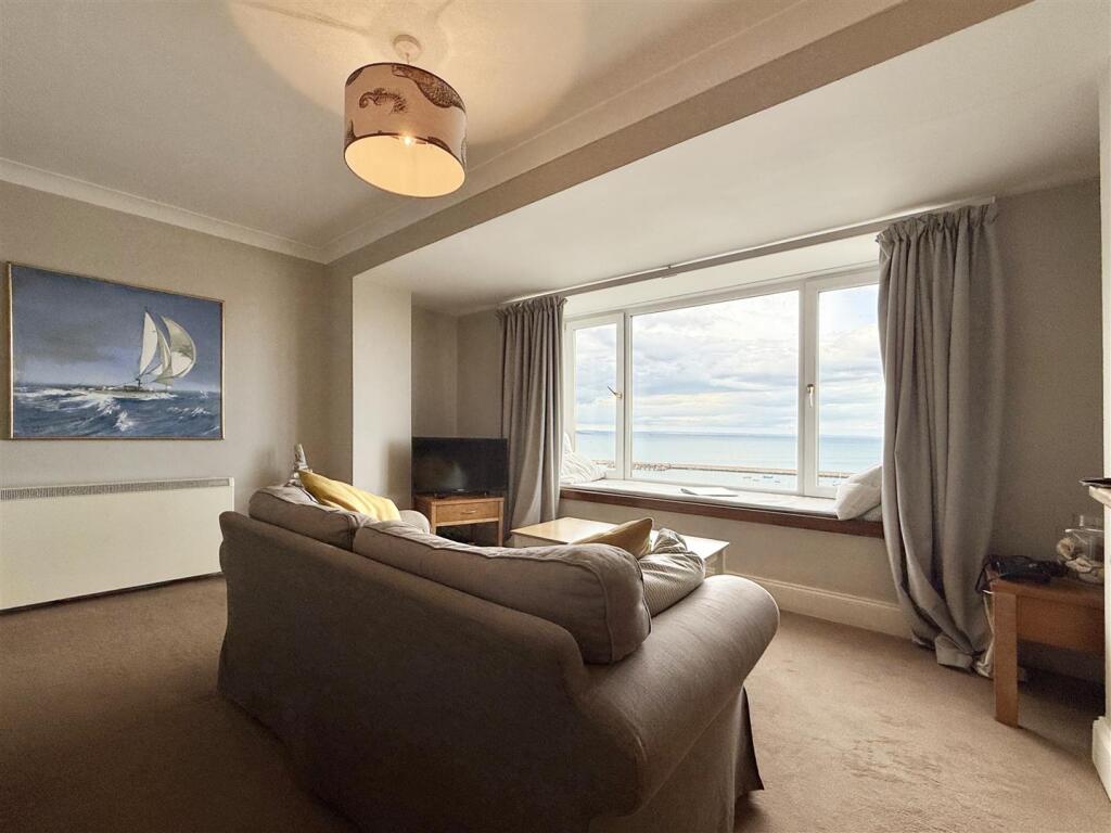 Four Seas  Lounge.jpg