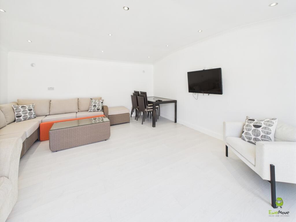 CAM02615G0-PR0074-STILL025