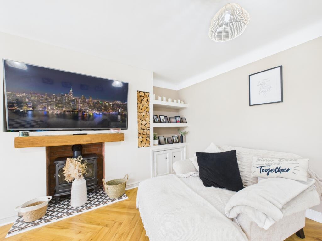 CAM02386G0-PR0149-STILL023