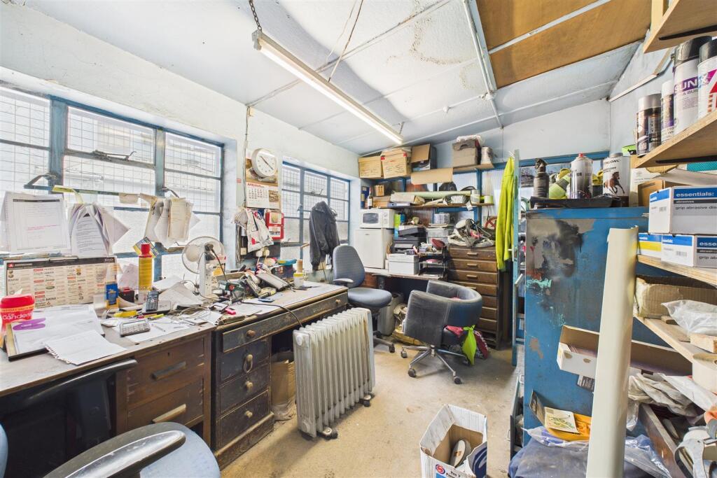 Hallen Motor Company, Collins Street, Avonmouth, B