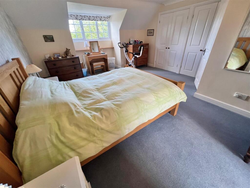 Bedroom 1a.jpg