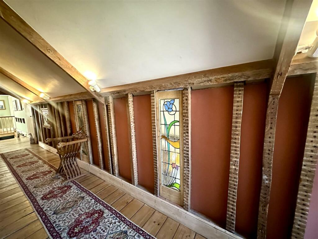 GALLERIED HALLWAY