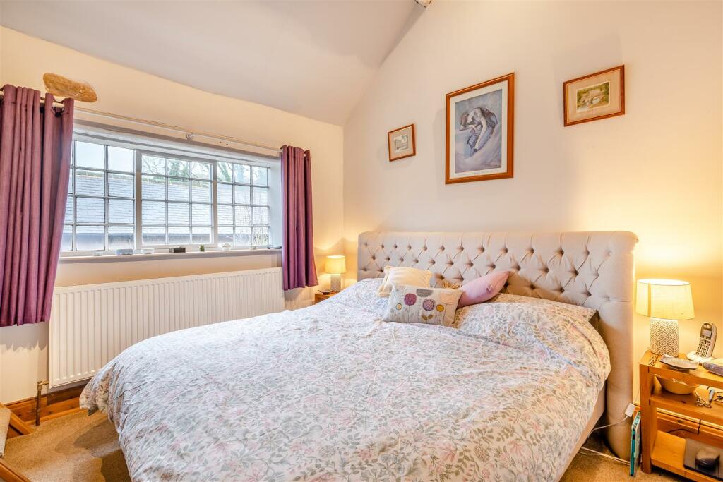 8580394-interior10.jpg