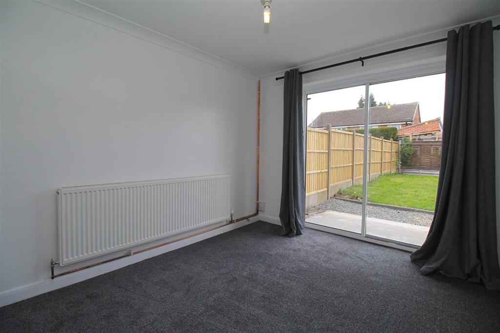 Dining room to Garde