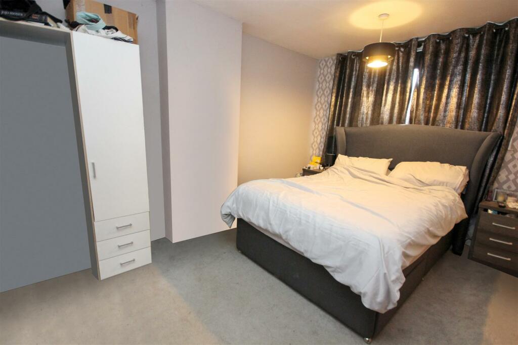 Master Bedroom.JPG