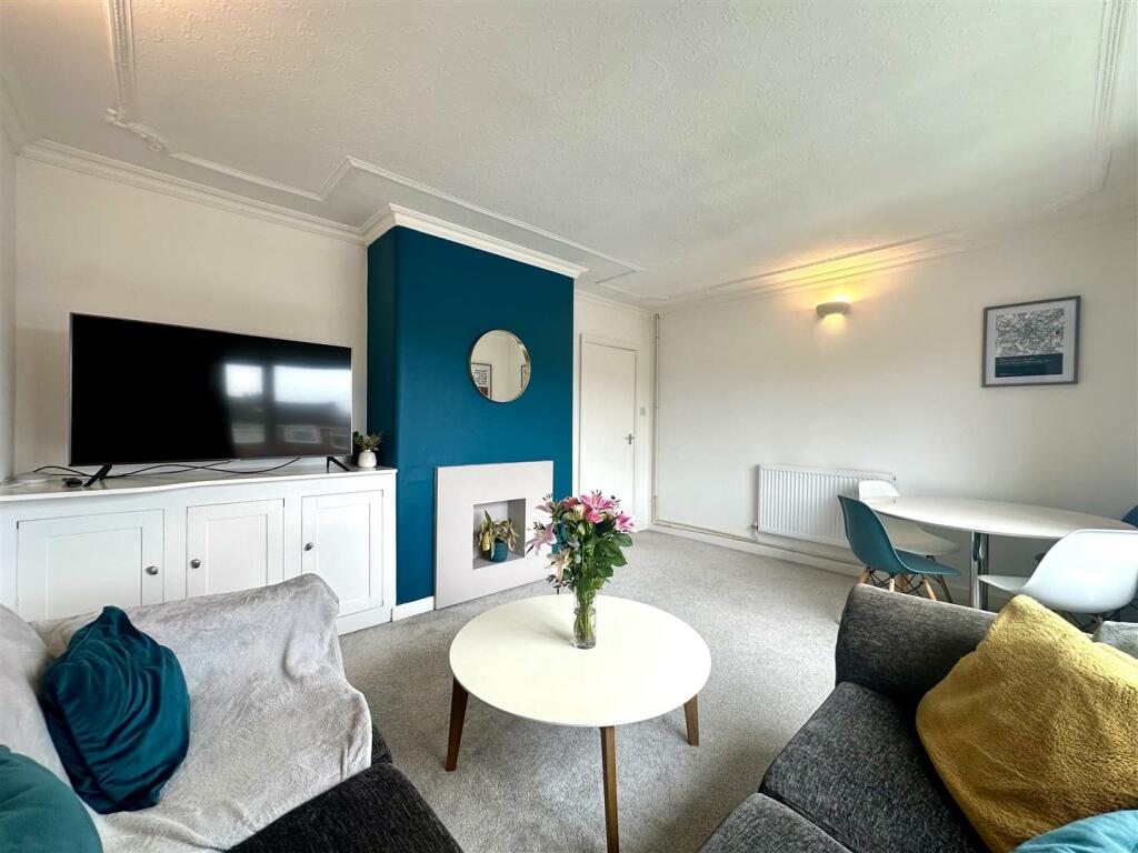 Dining / Living Room Aspect 3