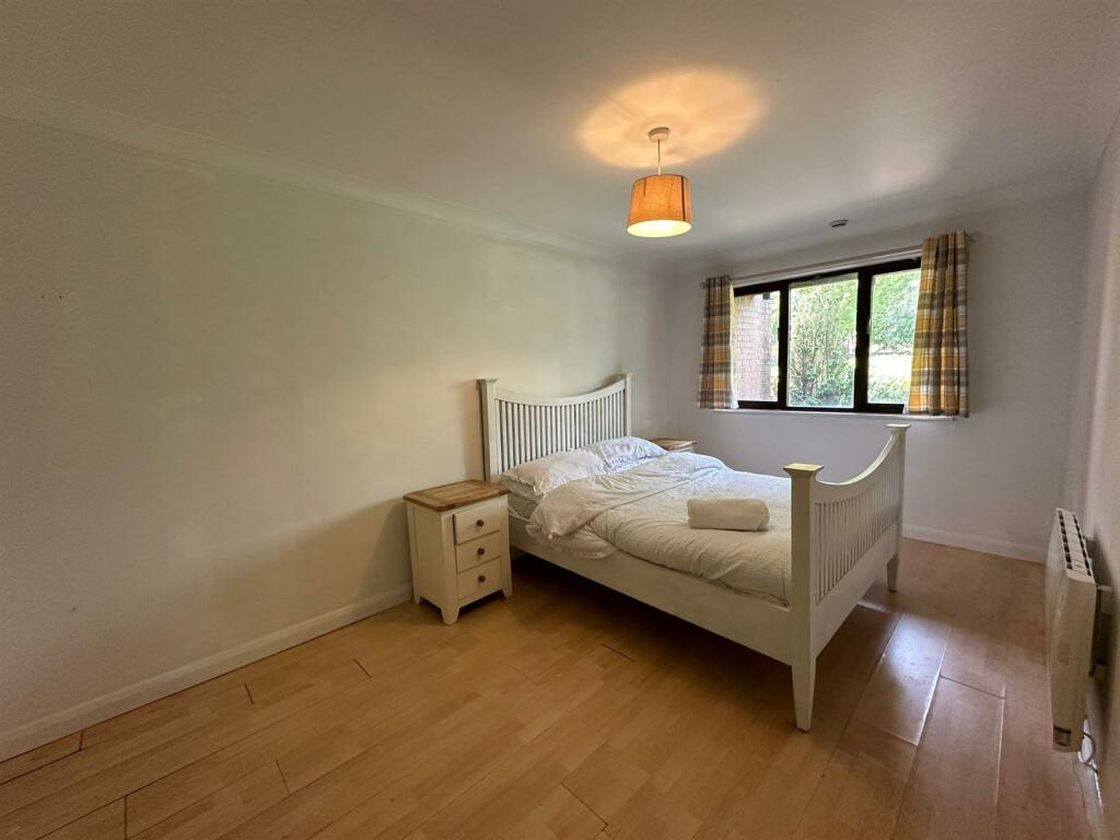 Downstairs Bedroom - Reception.jpg