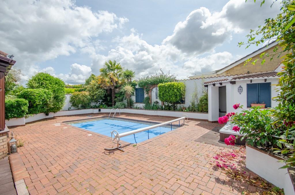 Rear garden pic 2.jpg