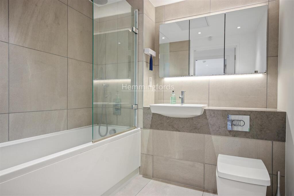 08-76849 - AM - Flat 2, 3 Ann street N1 7 FF-22-lo