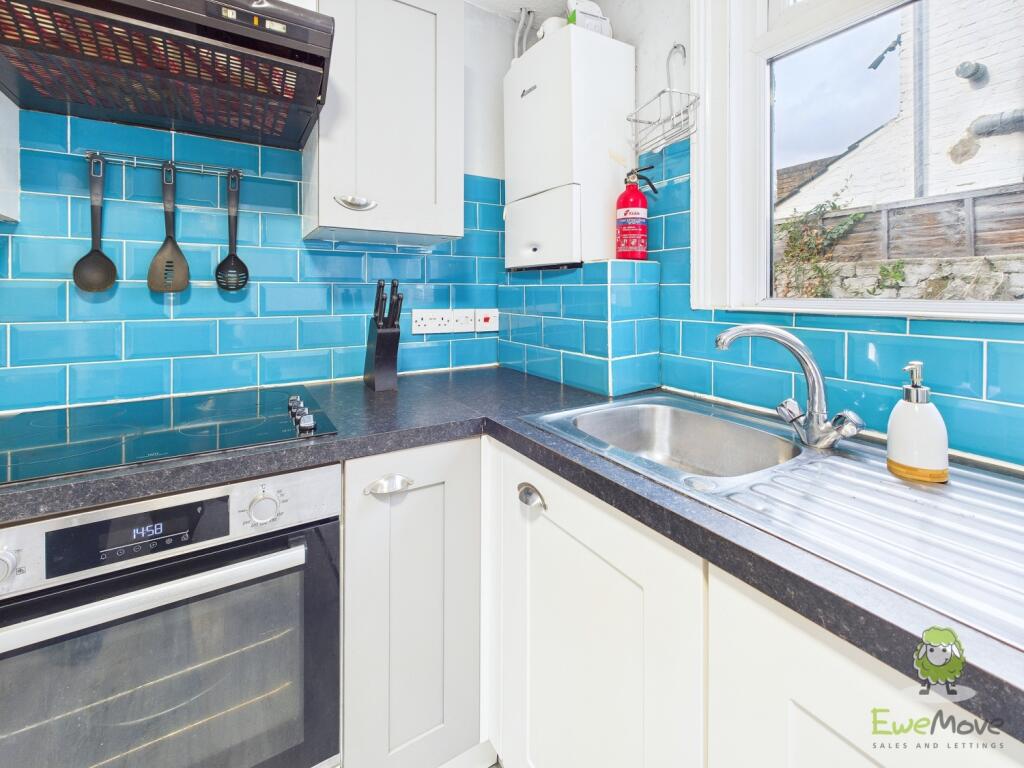 CAM01543G0-PR0162-STILL024