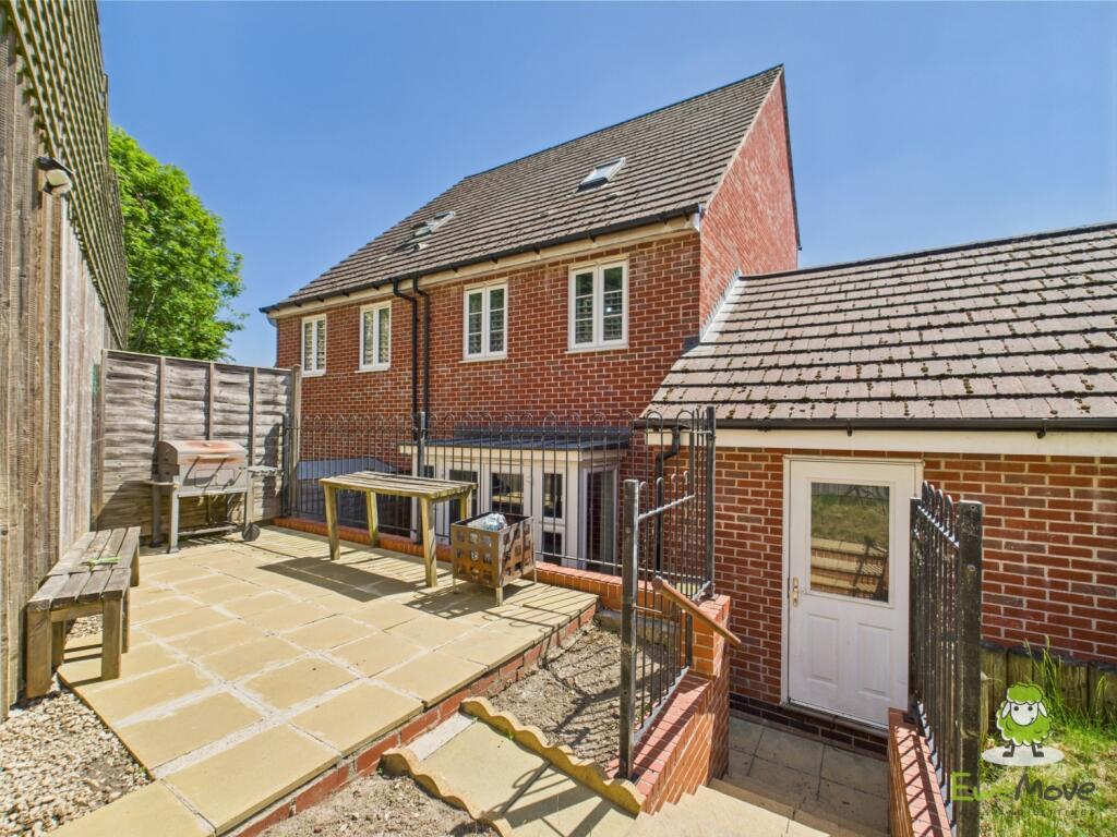 EweMove Estate Agents Basingstoke - Sinclair Drive