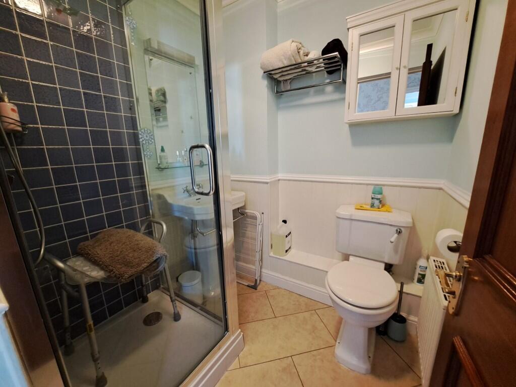 SHOWER ROOM/WC