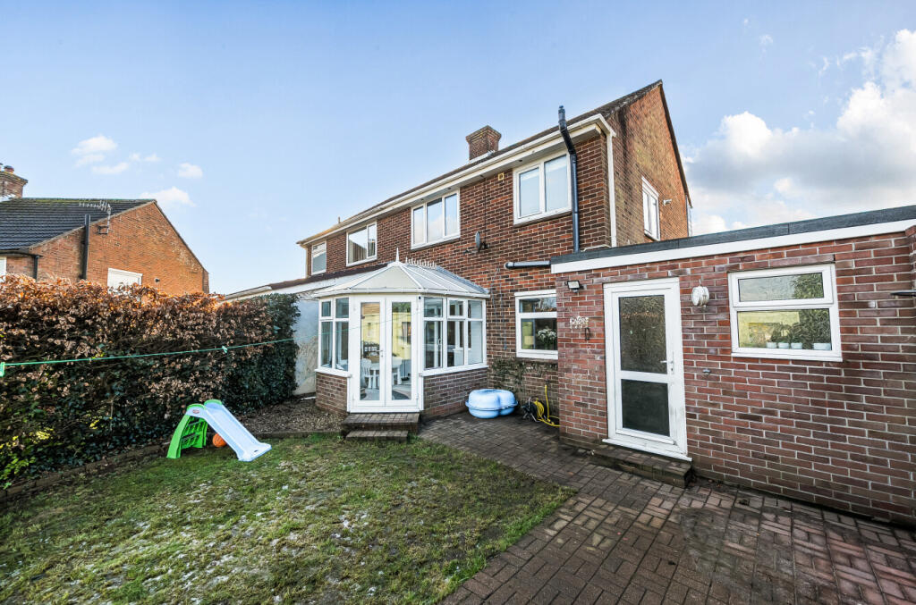 1393670-5-695d1b8...