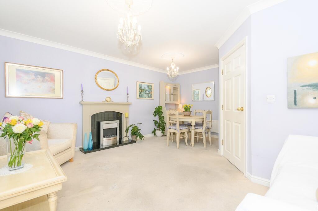 Lounge/Dining Room