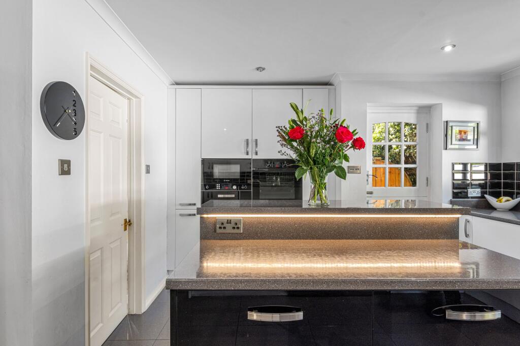 Kitchen-Breakfast Room