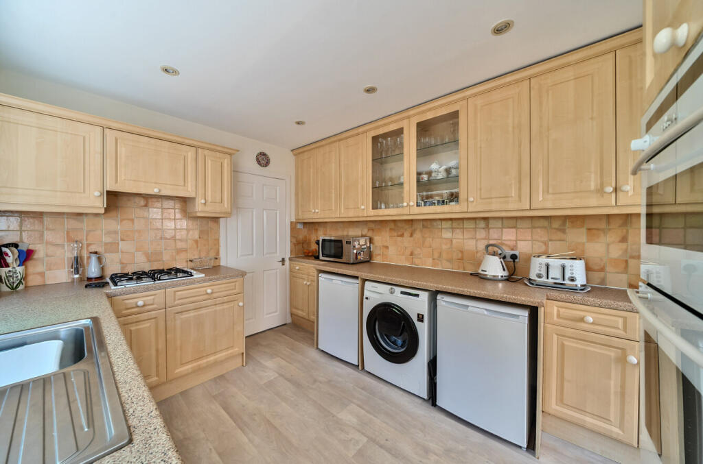 1298401-9-682de9b...