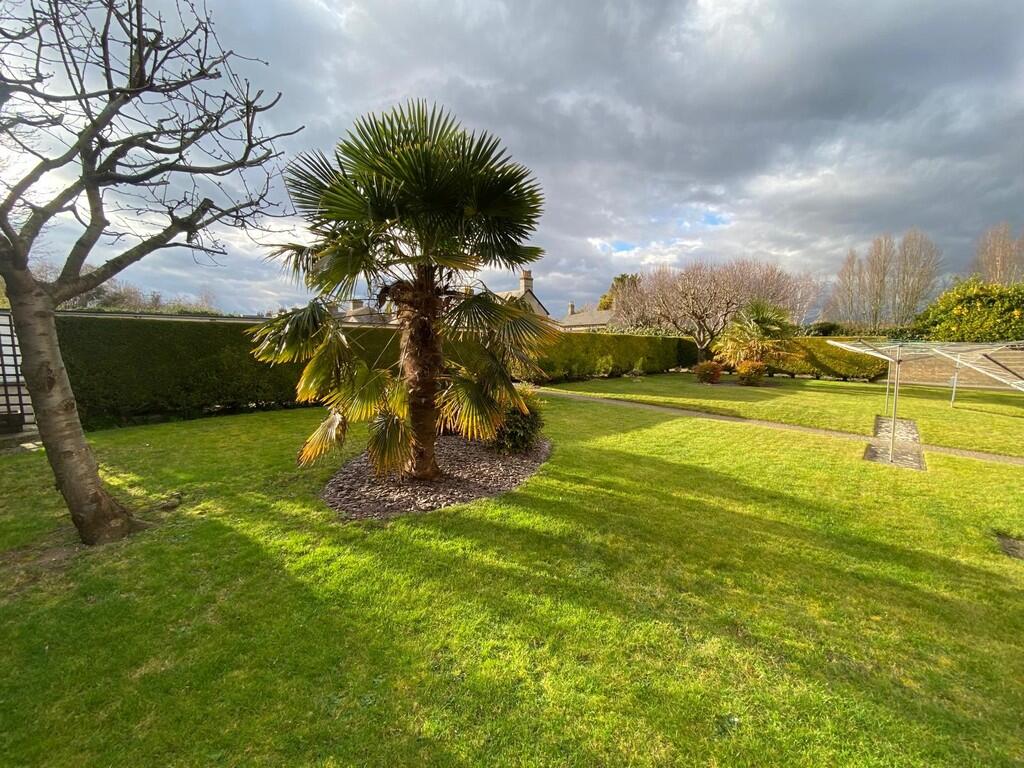 Communal Rear Gar...