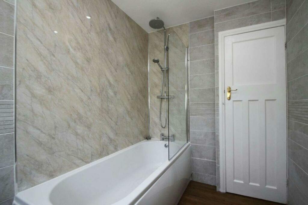 Bathroom Aspect 2